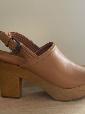 Universal Thread Tan Leather Slingback Clog Heels
